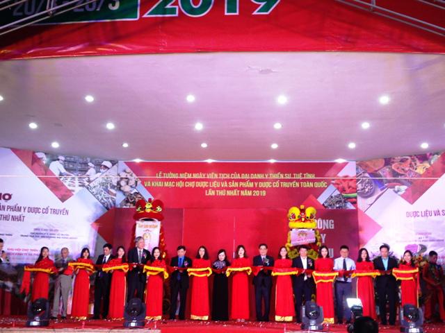 Khai mạc Hội chợ Dược liệu và các sản phẩm Y dược cổ truyền toàn quốc lần thứ nhất